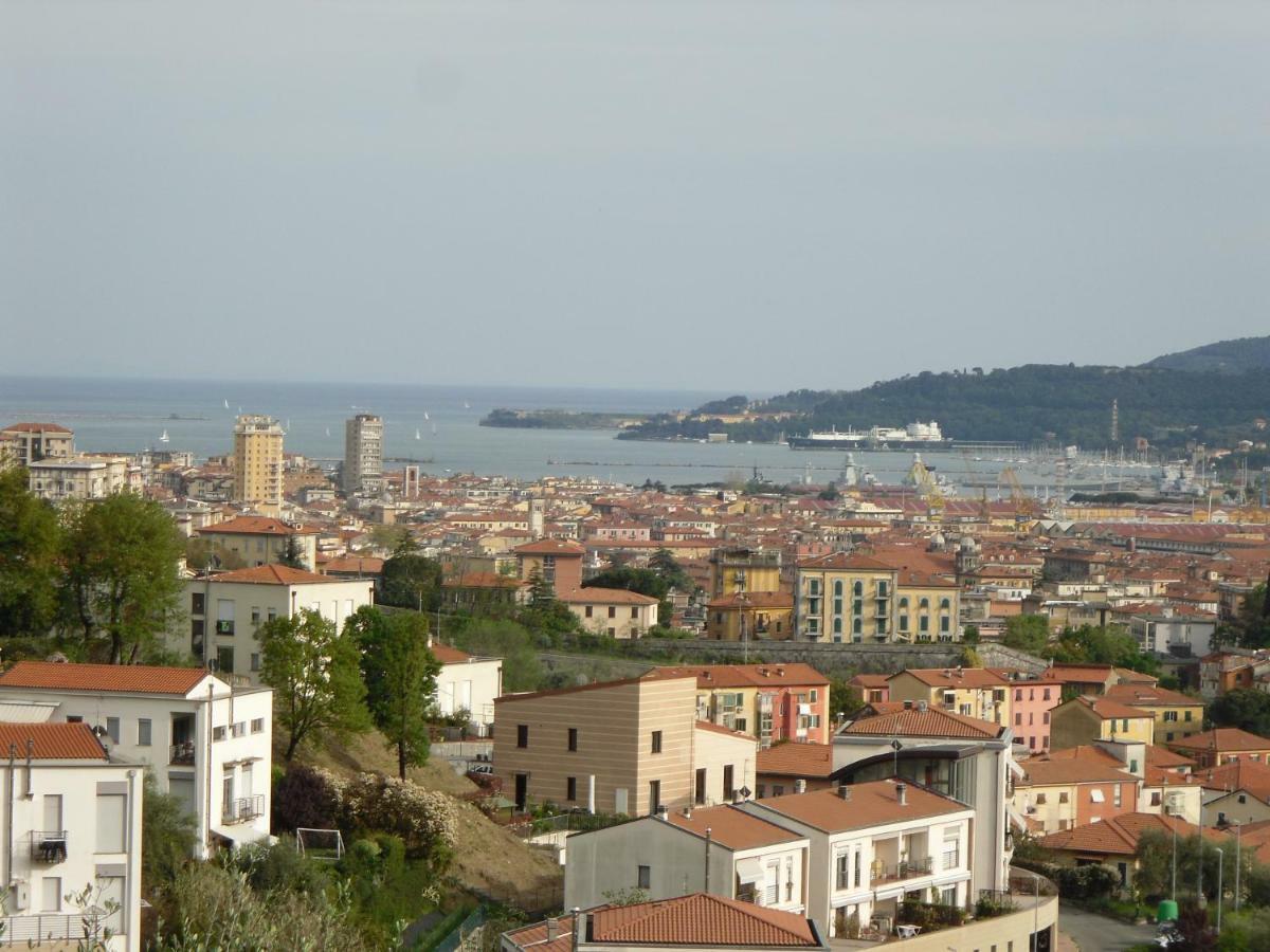Apartment In The Green La Spezia Bagian luar foto